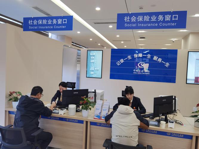 换医保卡去银行还是社保中心？老司机告诉你最省心的办理攻略