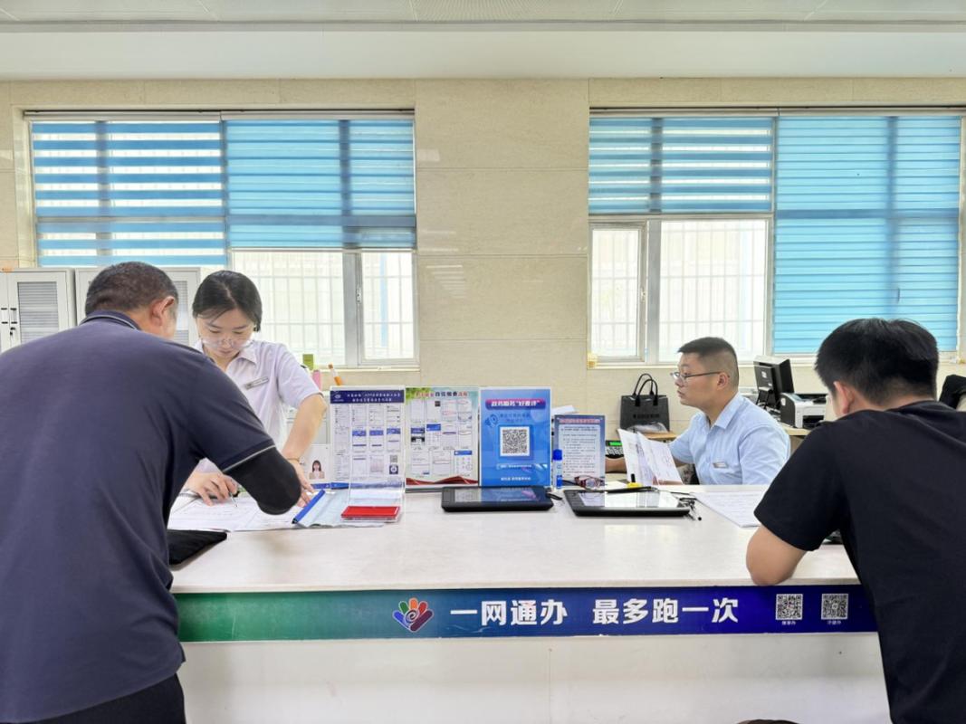 急用钱想套现？深扒医保个人账户余额取出方式的真实底线与操作